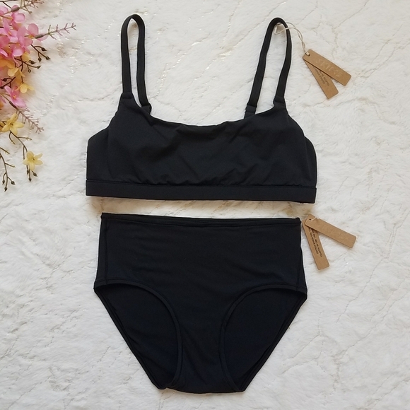 SKIMS Bralette & Underwear Set - Picture 1 of 9